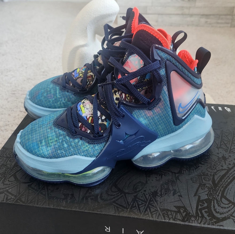Nike LeBron 19Fast Food Dutch Blue

Basketball Shoes